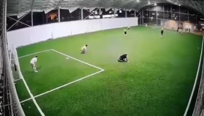 Halı sahada aniden fenalaşan adam hayatını kaybetti