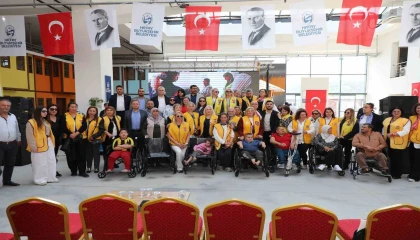 Hatay Büyükşehir Belediyesi 22 vatandaşa tekerlekli sandalye dağıttı