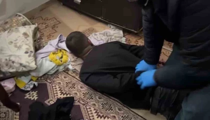 İçi de satıcı da değilim dedi: Yatağının altından 71 paket bonzai ham maddesi çıktı