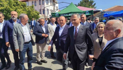 İçişleri Bakanı Ali Yerlikayadan Mevlüt Çavuşoğluna taziye ziyareti