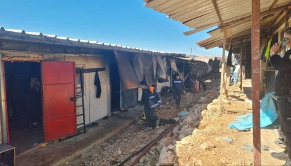 İşçilerinin kaldığı konteynerde yangın çıktı, korku dolu anlar yaşandı