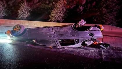 Ispartada kontrolden çıkan araç takla attı: 3 yaralı