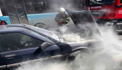 Kahramanmaraşta 2 araç yandı
