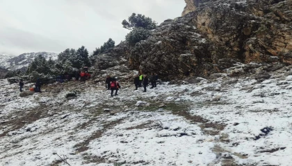 Kahramanmaraşta kayalıklardan düşen bir kişi hayatını kaybetti