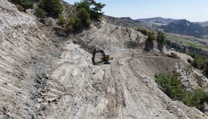 Kahramanmaraşta köy evlerinin yolları yapılıyor