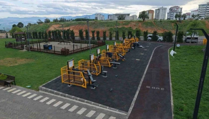 Kahramanmaraşta yeşil alanlara spor ekipmanları yerleştirildi