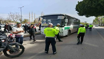 Karnavala giderken otobüsle çarpıştı: 1 ölü, 1 yaralı