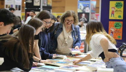 Kepez Kitap Fuarına kitapseverlerin ilgisi sürüyor