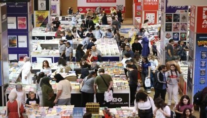 Kepez Kitap Fuarının ikinci gününde yazarlar okurlarıyla buluştu