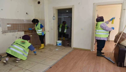 Komşuları yardım istedi tekerlekli sandalyedeki adamın yardımına Kepez Belediyesi koştu