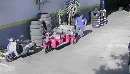 Kovulduğu iş yerinden tamire gelen elektrikli bisikleti çaldı: O anlar kamerada