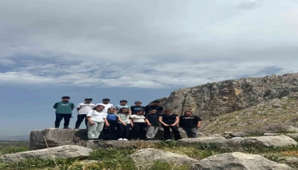 Kozanda çocuklar kent konseyi ile tarihi yerleri öğreniyor