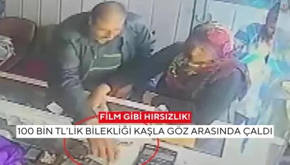 Kuyumcuda altın bakan şahıs kaşla göz arasında 100 bin TLlik altın bilekliği cebine attı