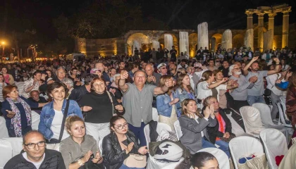 Manavgat, Akdenizin iki yakasından yükselen şarkılarla şenlendi