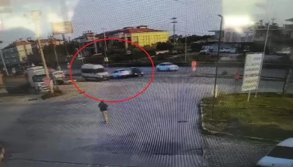 Manavgatta 3 aracın karıştığı kaza kamerada