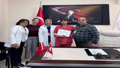 Manavgatta en fazla normal doğum yaptıran ebe ödüllendirildi