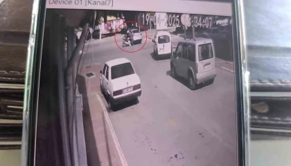 Manavgatta otomobile çarpan motosikletli yaralandı