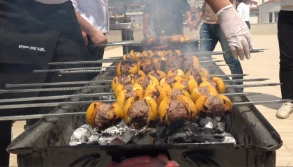 Mangallar yakıldı, muşmulanın da kebabı yapıldı