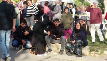 Market yangınında kendilerini dışarı atan işletme sahibi kadın ve oğlu gözyaşlarına boğuldu