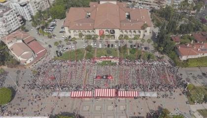 Mersinde 1923 öğrenci halk oyunları gösterisi sundu