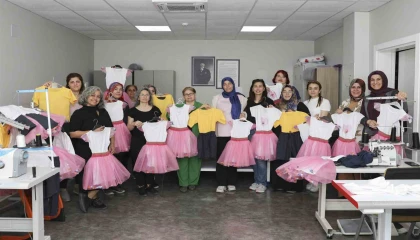 Mersinde 23 Nisanda çocukların kıyafeti belediyeden