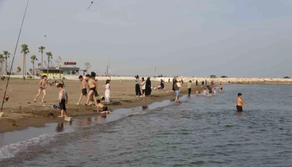 Mersinde havalar ısınınca sahiller hareketlendi