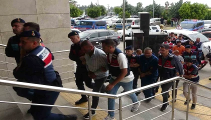 Mersinde uyuşturucu tacirlerine çifte operasyon: 15 tutuklama