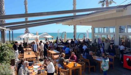 Mersinliler bayramda belediyenin kafelerine akın etti