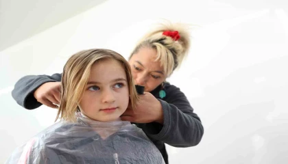 Mobil Kuaför Tırı kırsaldaki mahalleleri dolaşıyor