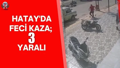 Motosiklete binmek isterlerken motosiklet çarptı: 3 kişinin yaralandığı kaza kamerada