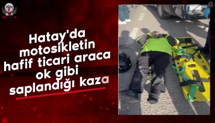 Motosikletin hafif ticari araca ok gibi saplandığı kaza kamerada