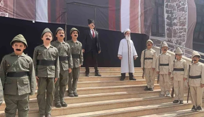 Öğrenciler Türkiye Büyük Millet Meclisinin açılışını canlandırdı