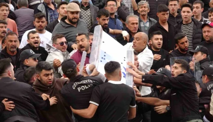 Olaylı geçen maçta Burdursporu yenen Tefenni Belediyespor şampiyon oldu