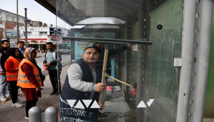 Osmaniyede otobüs duraklarında genel temizlik çalışması