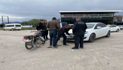 Osmaniyede otomobil ile motosiklet çarpıştı: 2 yaralı