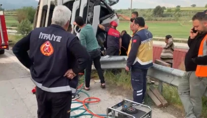 Osmaniyede tır şarampole devrildi: 1 ölü