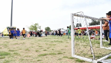 Osmaniyede uçurtmalar semaları süsledi