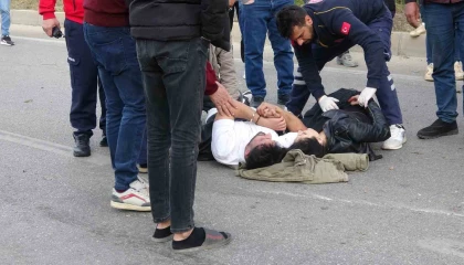 Otomobil ters döndü, iki yaralı el ele tutuşup bekledi