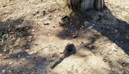 Otomobil ters döndü, tekeri koptu, sürücü yara almadan kurtuldu