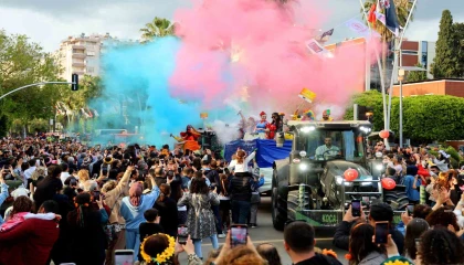 Portakal Çiçeği Karnavalında renkli görüntüler oluştu