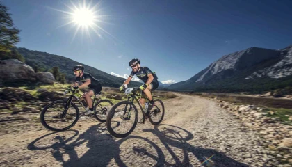 Rus ve Avrupalı bisiklet sporcuları kamp için Kemeri tercih etti