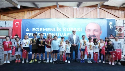 Şampiyon çocukların ödülleri başkan Kotandan