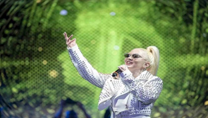 Sanatçı Ece Seçkin, Mersinde sahne aldı