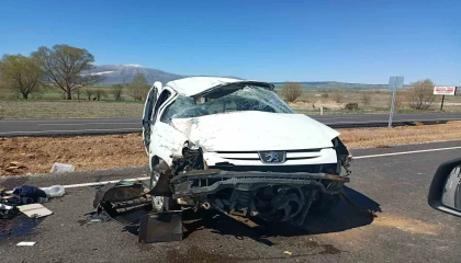 Şarkikaraağaçta takla atan otomobilin sürücüsü yaralandı