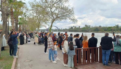 Seyhan Nehrinde kano ile Su Korteji