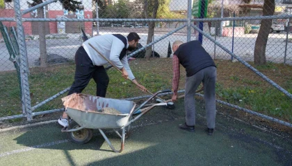 Seyhanda spor tesisleri yenileniyor