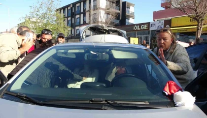 Sürücü kursu otomobiline arkadan çarptı: 3 yaralı