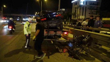 Takla atan aracın açılan kapısından fırlayan genç sürücü hayatını kaybetti