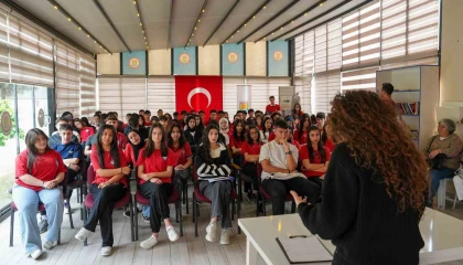 Tarsusta gençler, hem bilinçlendi hem de tarihle buluştu