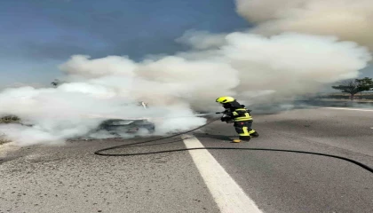 Tarsusta otomobil yangını